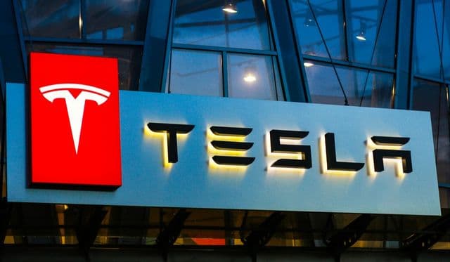 Tesla pivots to ‘autonomous future’ as revenue dips