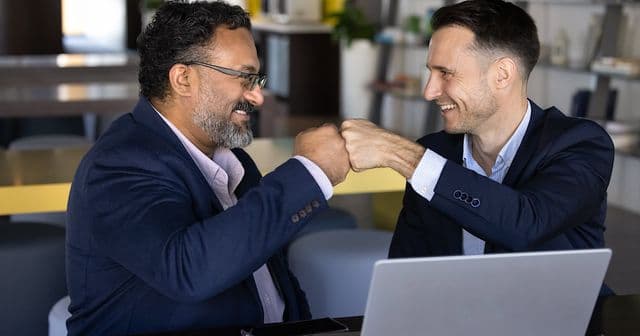B2B Buyers Trust Peers Over AI Chatbots, Report Finds