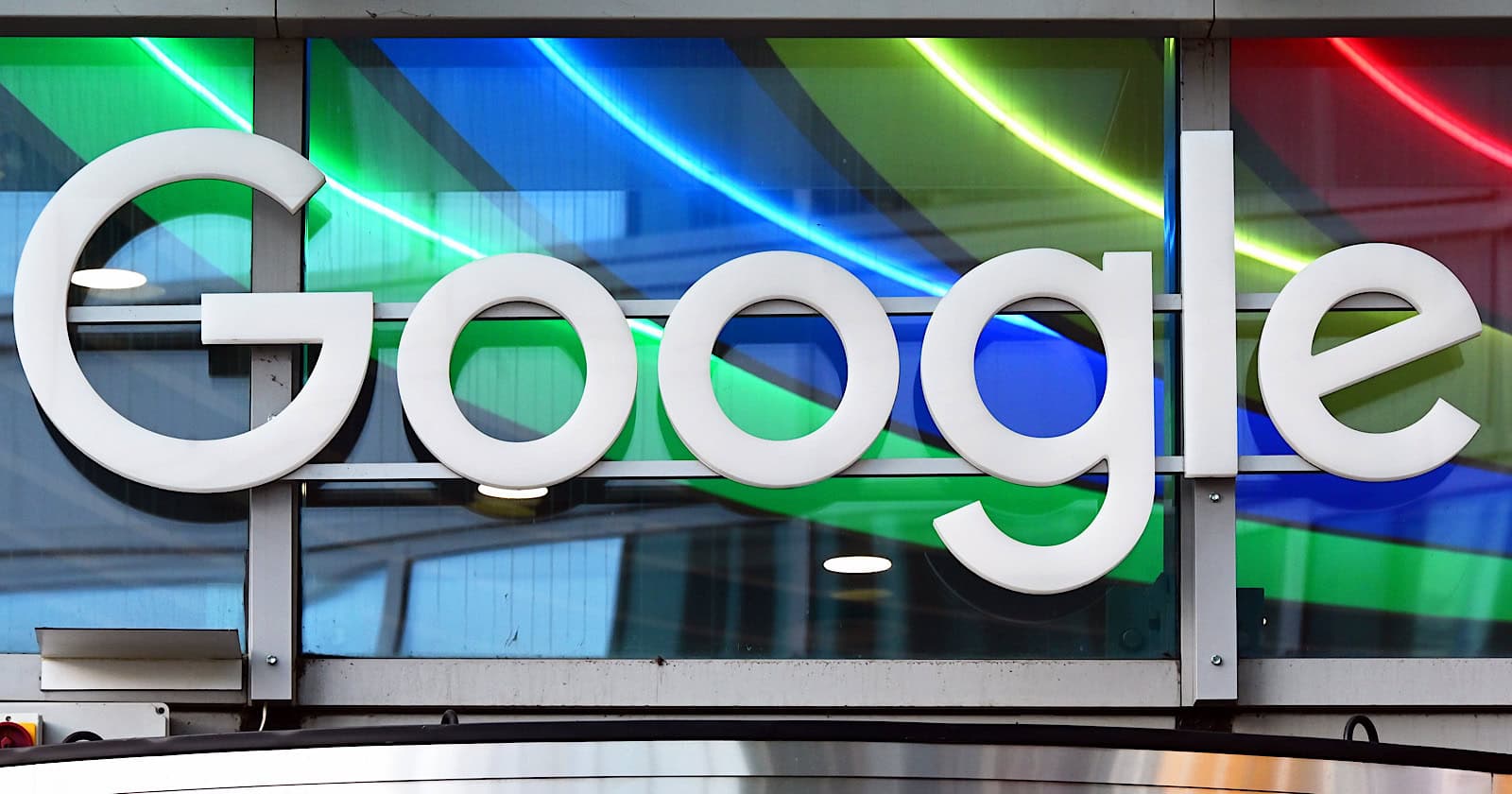 Google Adds More Links & Link Context To AI Search
