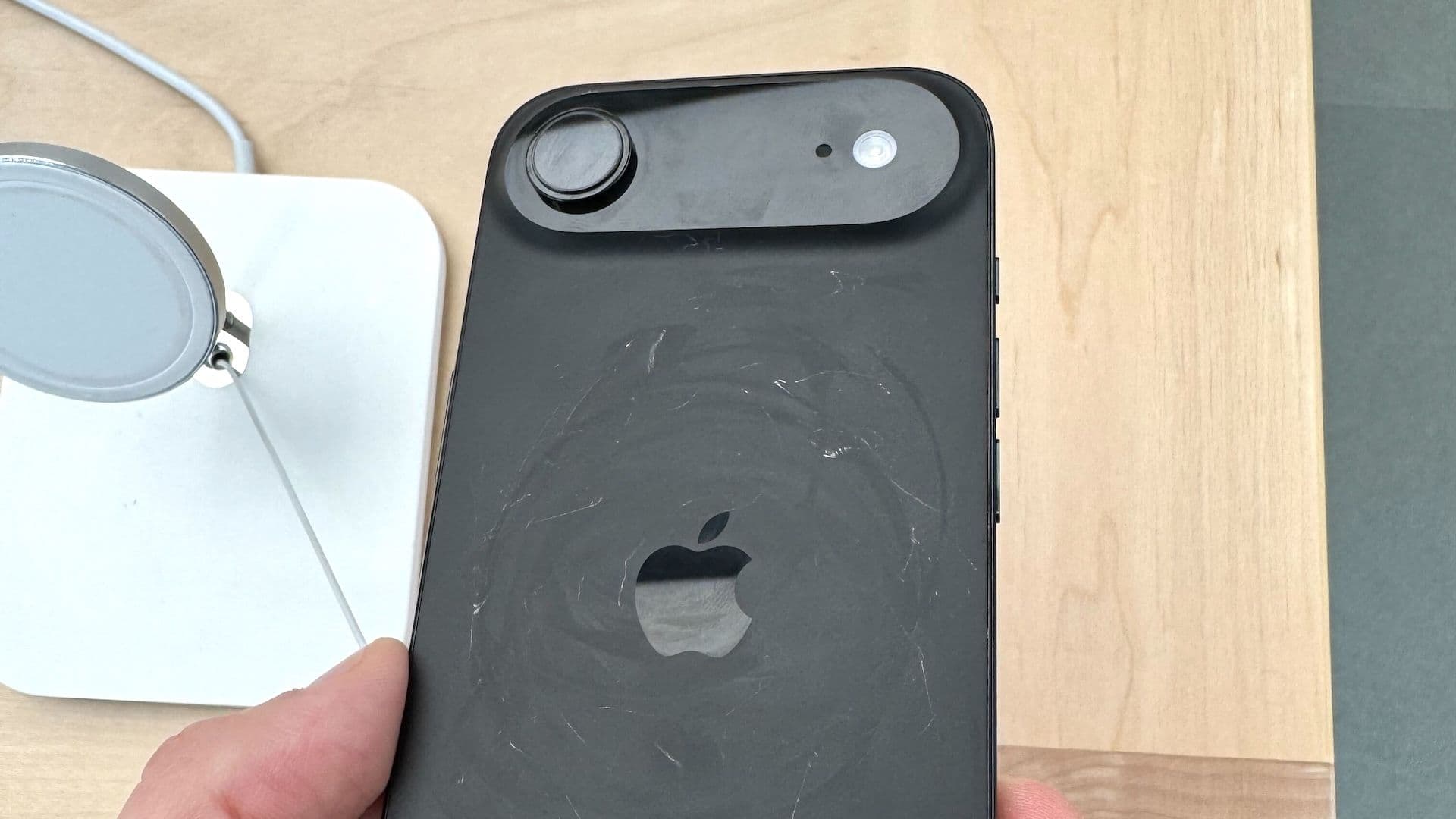 People aren’t buying Apple’s iPhone 17 ‘scratchgate’ explanation