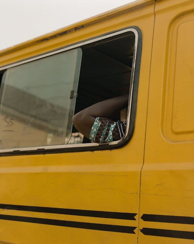 Ollie Babajide Tikare holds onto “little fragments of life” in his photobook Èkó