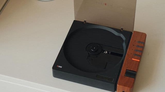 CDs are cool again, and this retro desktop player is 25% off