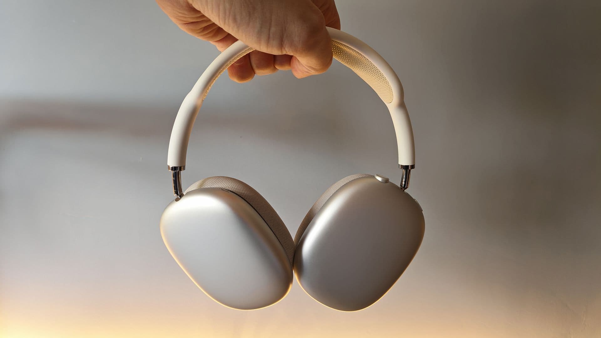 Apple’s AirPods Max 2 just dipped under $480