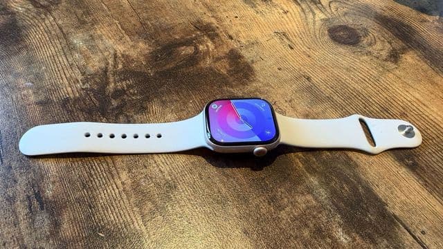 The Apple Watch 11 I wear everyday just dropped 25% in record flash deal